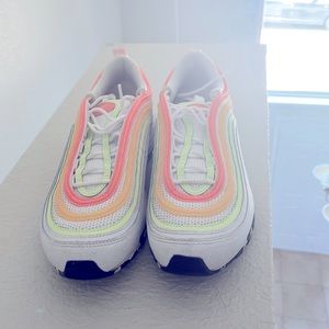 Women’s multi color 8.5 Nike air max tennis shoes